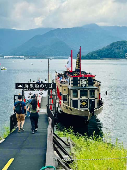 From Tokyo: Full-Day Mount Fuji Tour in English or Spanish - Arakurayama Sengen Park and the Chureito Pagoda view