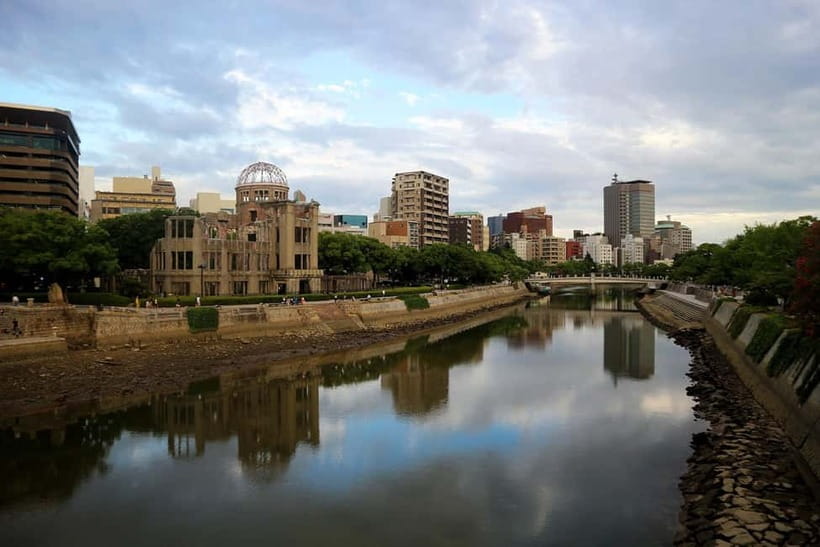 From Tokyo: Hiroshima and Miyajima Day Trip by Bullet Train - What the guide adds to the day
