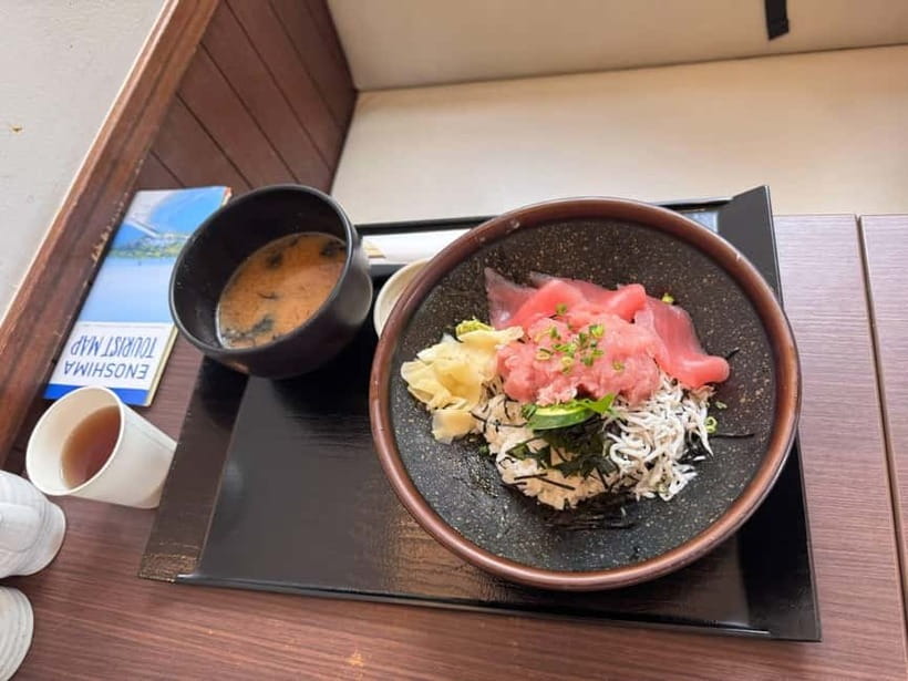 From Tokyo: Kamakura, Great Buddha, and Enoshima Bus Tour - Tsurugaoka Hachimangu and Kamakura’s samurai story