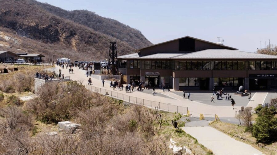 From Tokyo:Mount Fuji & Hakone Customized Private Tour - Gotemba Premium Outlets and the shopping tradeoff