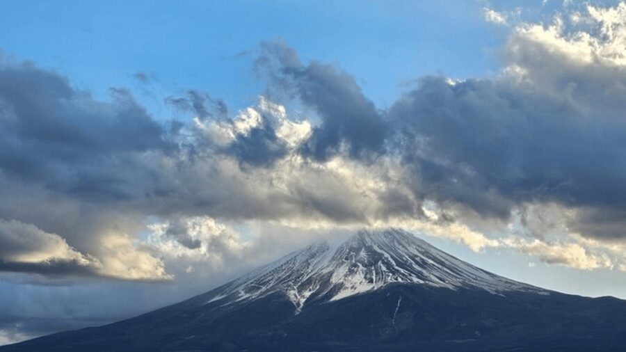 From Tokyo : Mount Fuji Private Day Tour with English Driver - Lake Yamanaka, a quieter final viewpoint