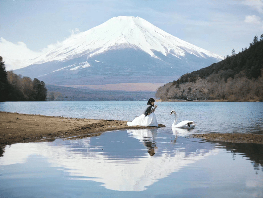 From Tokyo: Mt Fuji, Arakurayama and Kawaguchi Lake Day Trip - What the guide adds to a fast-moving day
