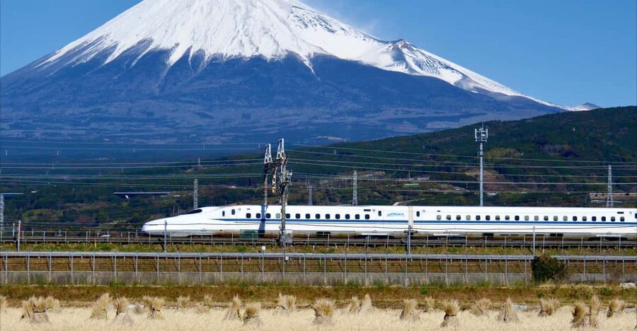 From Tokyo: Mt. Fuji & Hakone Tour w/ Return by Bullet Train - The 2.5-hour ride from Shinjuku