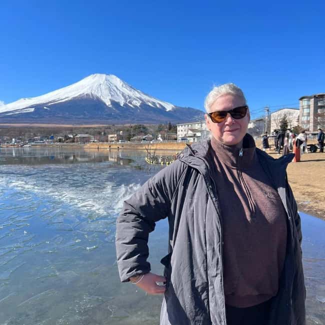 From Tokyo: Mt Fuji Private Day Tour In Luxury Land Cruiser - The guides make or break a private tour
