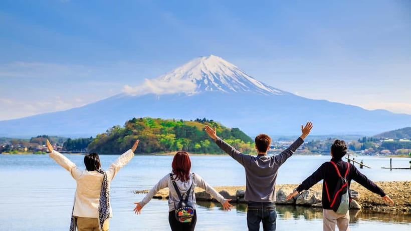 From Tokyo: Must-Visit Mount Fuji Highlight Full-Day Tour - What the day feels like on a large coach