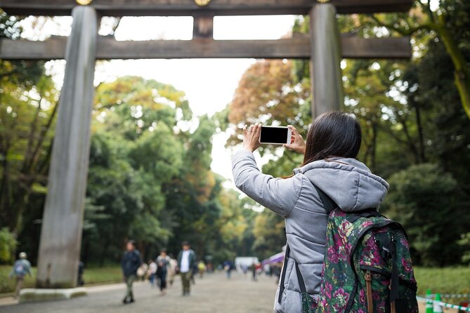 Full-Day Guided Private Tour in Tokyo, Japan - An hour in Shibuya after the crossing