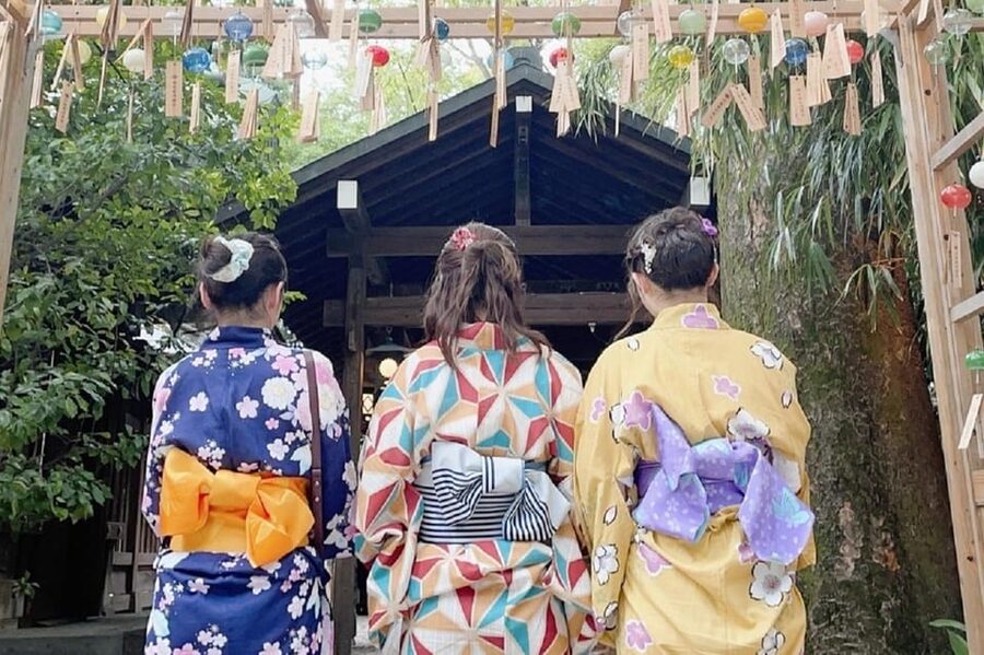 Guided Tour of Walking and Photography in Asakusa in kimono - Kaminarimon Gate gives you the classic first picture