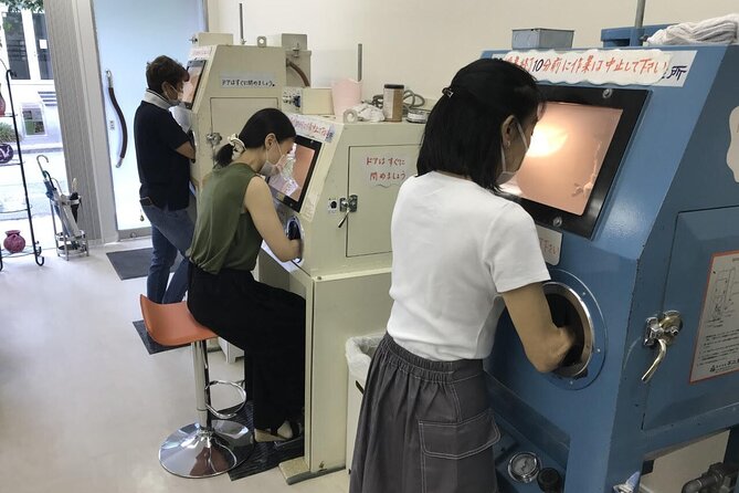 Handmade Japanese Glass Art Sandblasting Workshop in Tokyo - Preparing the glass and learning the technique