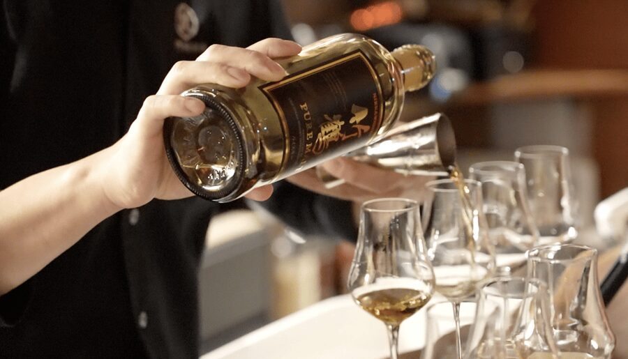 Hidden Gem Food & Drink Night Tour near Roppongi - What the small group changes