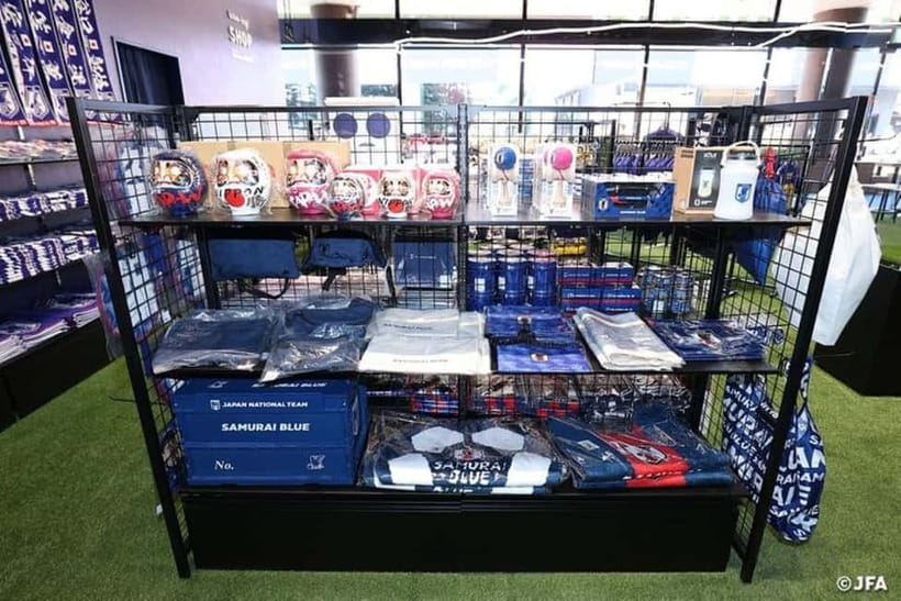 Japan Football Association museum tour at 「blue-ing!」 - CAFE&BAR, the Free Drink, and the Goods Shop