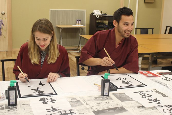 Japanese Calligraphy Experience - The brush, inkstone, and basic movements
