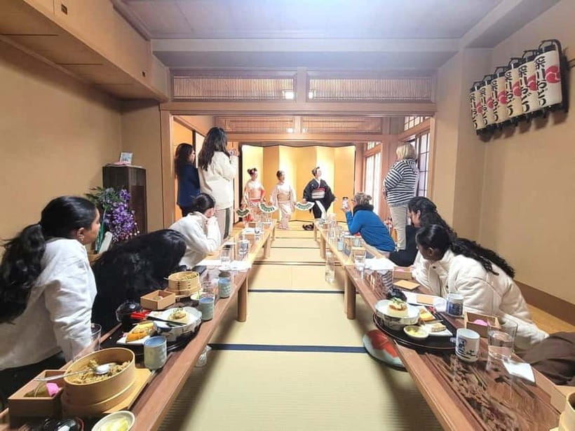 Japanese Traditional Entertainment Experience in Tokyo - Key Points
