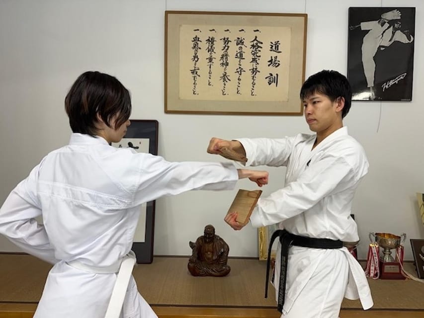 Karate Experience with the Shotokan Karate-do Instructor - Entering a Working Shotokan Dojo