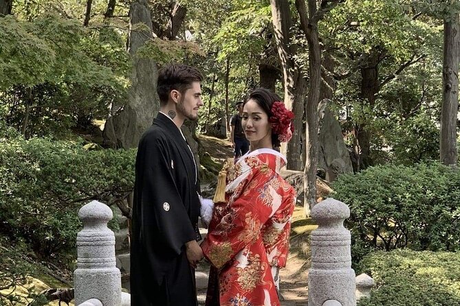 Kimono Tokyo Tour - The five-story pagoda gives you a second visual anchor