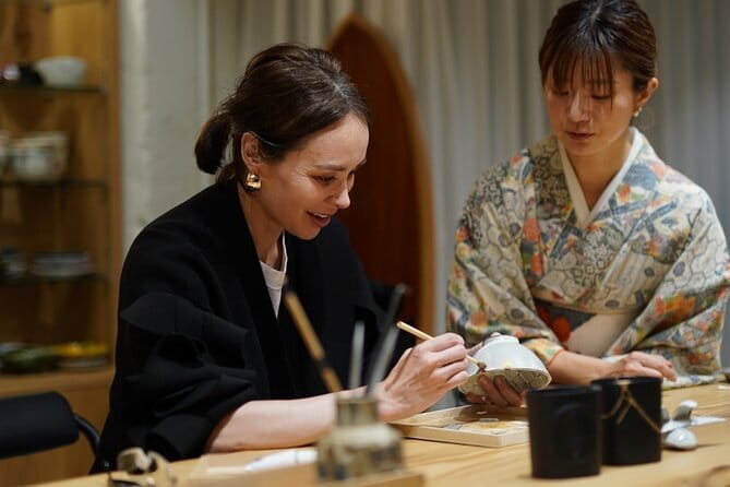 Kintsugi Workshop Class in Shibuya, Tokyo with mon cadeau - The Step-by-Step Repair Process