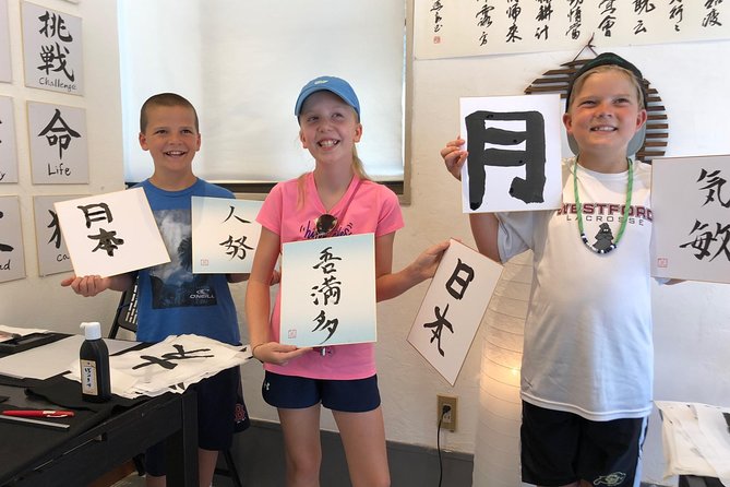Let's experience calligraphy in YANAKA, Taito-ku, TOKYO !! - A traditional studio with a coffee stop next door