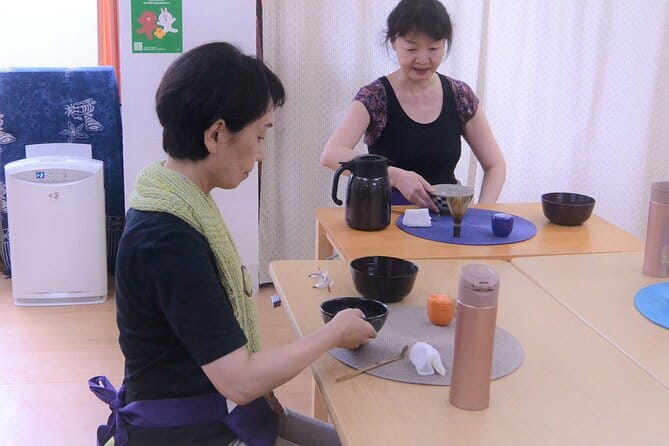 Matcha Making Experience in Shinjuku - The Shinjuku meeting point and one-hour timing