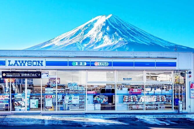 Mt. Fuji and Lake Kawaguchi Scenic 1-Day Bus Tour From Tokyo - Food, luggage, and practical planning