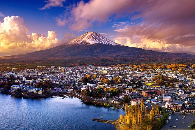 Mt Fuji Exclusive Tour with Private Car English Guide - Oshino Hakkai and its clear spring water