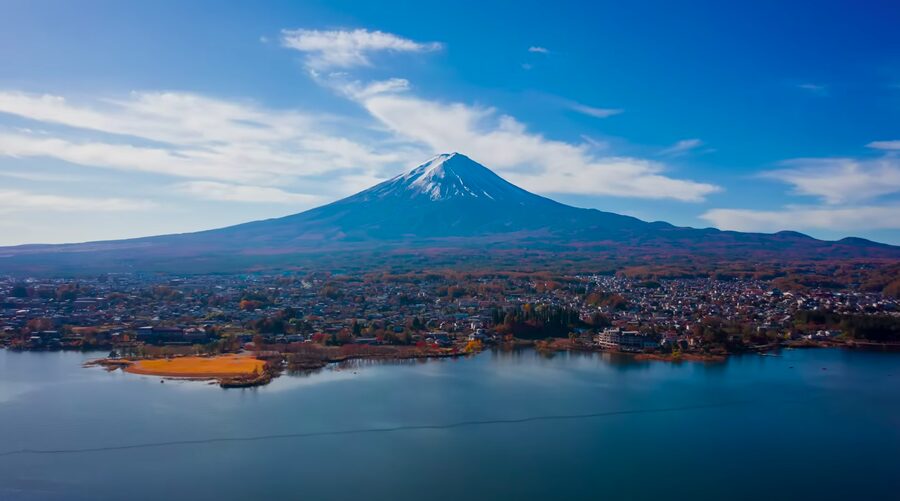 Mt Fuji & Hakone: Sightseeing Private Day Tour with Guide - Lake Yamanaka, a quieter final lake stop