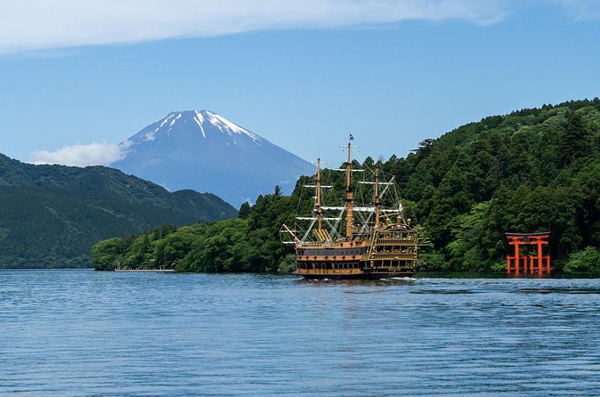 Mt. Fuji or Hakone Private Sightseeing Day Trip From Tokyo - Oshino Village adds ponds and a slower rural pause