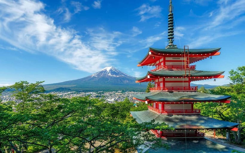 Mt Fuji Top 5 Spots Day Tour: Arakurayama Park,Oshino Hakkai - Lawson Kawaguchiko, an ordinary shop with a famous view