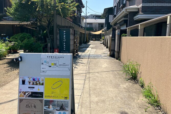 Nezu Shrine and Yanaka backstreet walking tour by Storyteller - A quiet walk through Yanaka Cemetery
