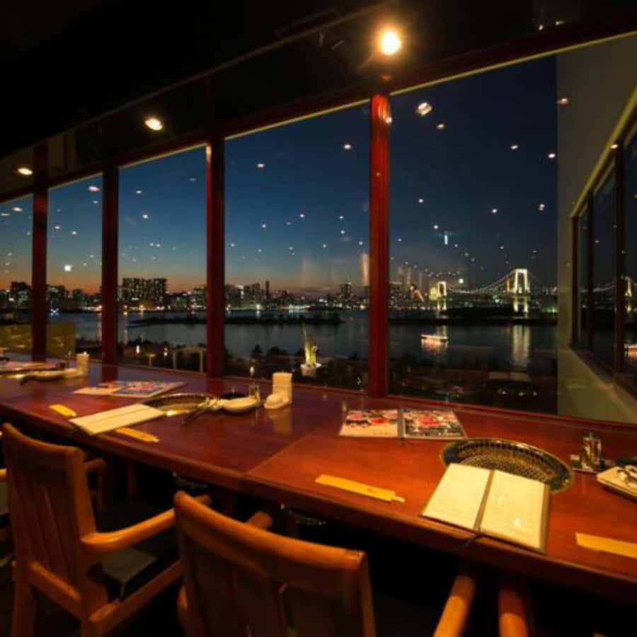Odaiba: Wagyu BBQ GARUVA reservation – Odaiba Bay View - Arriving at Aqua City from Daiba Station
