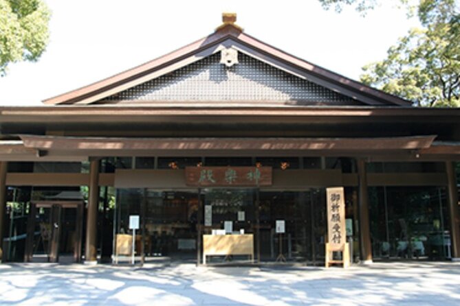 Personal prayer at Meiji Shrine! - Learning shrine etiquette on the approach