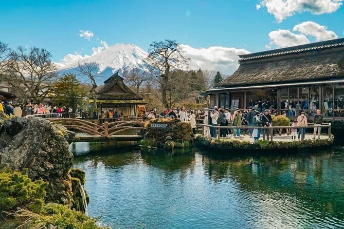 Private Guided Tour at Mount Fuji Majesty - Lake Kawaguchiko gives you the classic Fuji setting