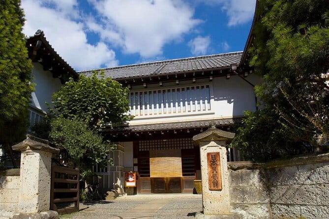 Private Guided Tour at Mount Fuji Majesty - Oishi Park pairs lake and mountain views