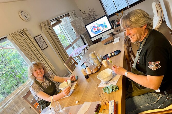 Private Mochi Sweets Making class near Shibuya area - Tea, tasting, and a take-home bag