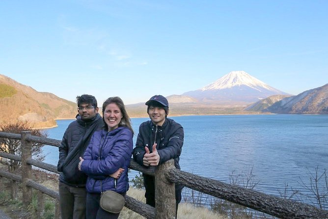 Private Mt Fuji Tour from Tokyo: Scenic BBQ and Hidden Gems - Lake Kawaguchiko and the seasonal calendar