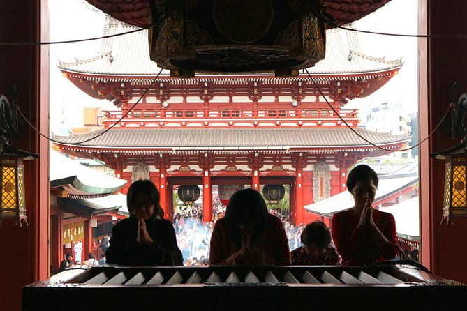 Private Tour - Thousands of lucky cats! Go by tram, Gotokuji Tour - Meeting the cats at Gotokuji Temple