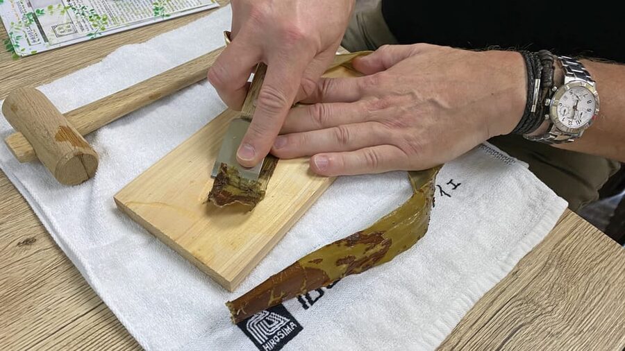 Private Workshop for Making Paper Last 1,000 years in Ueno - A small space with a warm character