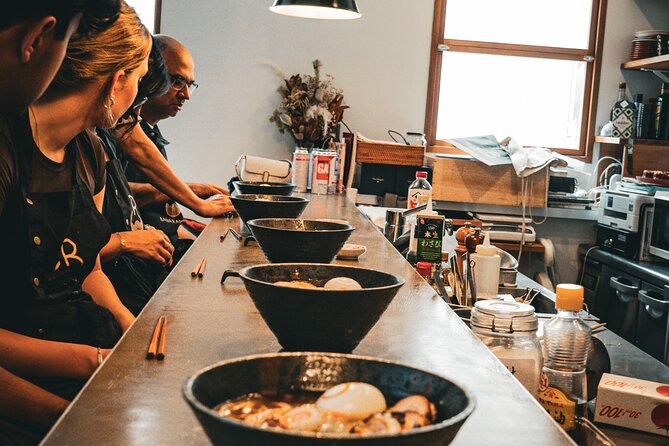 Professional Ramen & Gyoza with Ramen Chef in a restaurant! - The chefs and the feel of the lesson