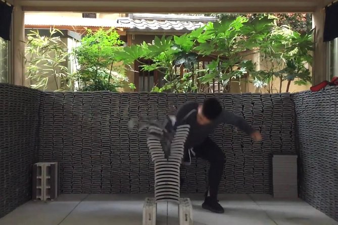 Refreshing in Asakusa! Tile-breaking / kawara smash in Asakusa, Tokyo - What happens at Kawarana in Asakusa