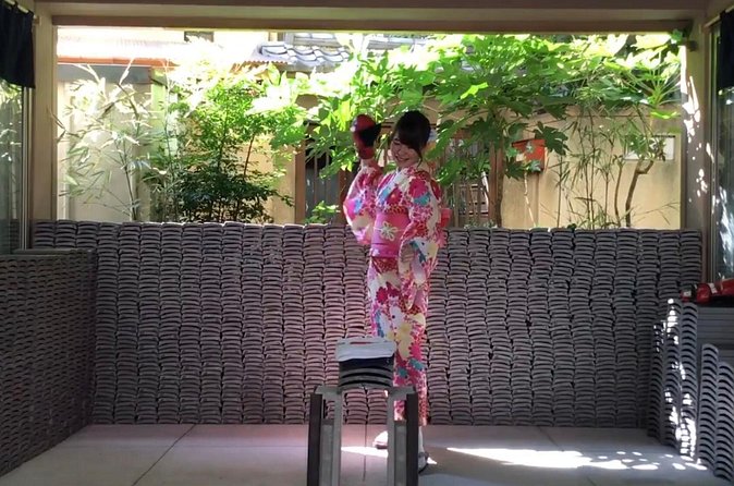 Refreshing in Asakusa! Tile-breaking / kawara smash in Asakusa, Tokyo - English support is a real advantage