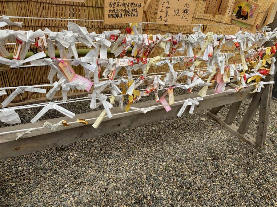 Romantic Mizuhiki Knot and Omikuji Washi Charm Workshop Ueno - Choosing colors, paper, and a design