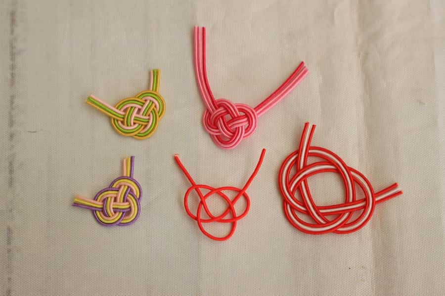Romantic Mizuhiki Knot and Omikuji Washi Charm Workshop Ueno - Mizuhiki, paper cord with a long ceremonial role