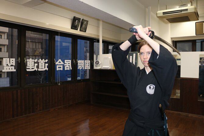 Samurai experience: art and soul of the sword - Cutting cardboard gives you a first taste of Iaido