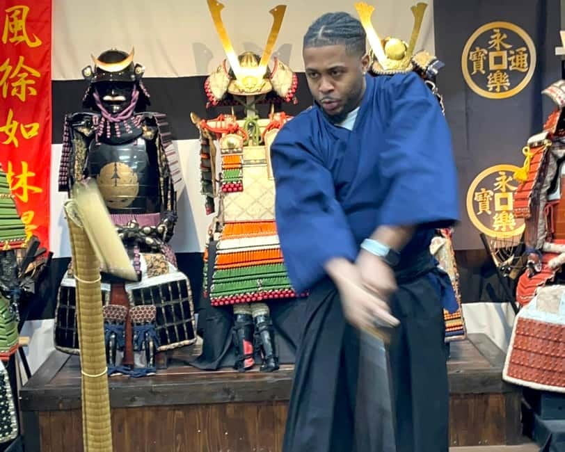 Samurai sword cutting experience - Greetings, meditation, and mental unity