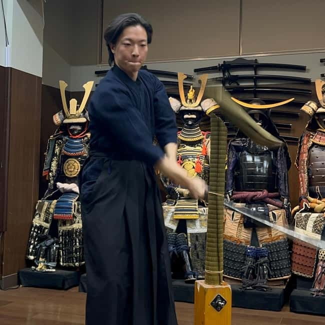 Samurai sword cutting experience - Making two cuts through rolled tatami