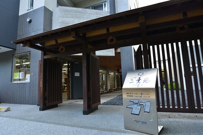 Samurai Sword Training and Katazome Dyeing Experience in Tokyo - What the small group changes