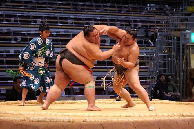 Sumo Wrestling Tournament A-Class Seats & ExpertGuide | Tokyo MAY - Inside Ryogoku Kokugikan before the top bouts