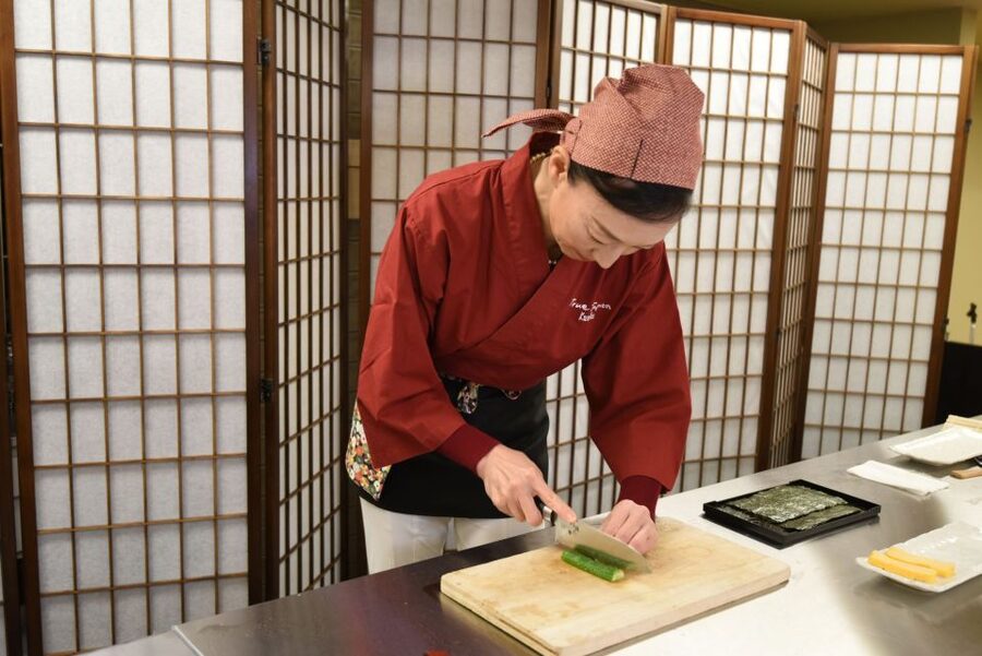 Sushi-Making Experience - Japanese dining etiquette at the table