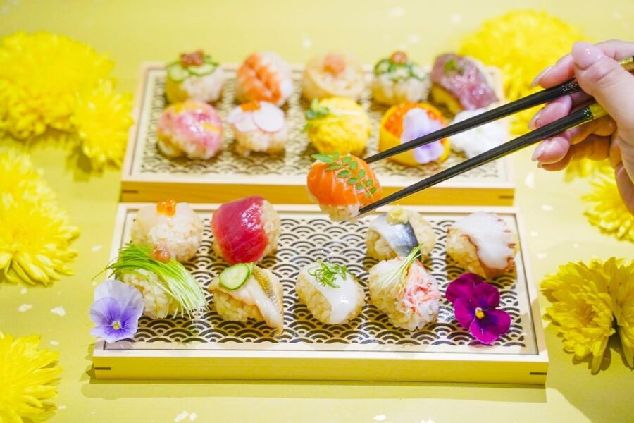 Sushi making experience in Shinjuku, Tokyo - Language and group size in real use