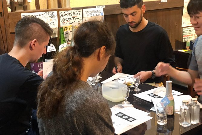 Tasting All Types of Sake with Sommelier - Learning how to read a sake label