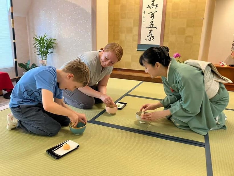 Tea ceremony experience in Japanese-style room 60min - Making your own matcha