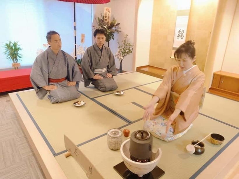 Tea ceremony experience in Japanese-style room 60min - A traditional room made for photographs
